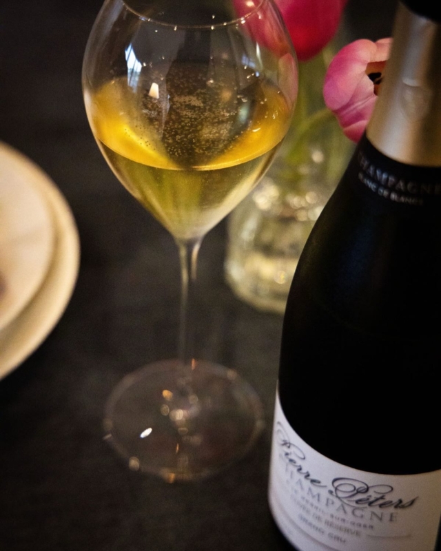 A beautiful way to begin today’s private Champagne experience 🥂

Pierre Péters Cuvée de Réserve in the glass and a memorable afternoon ahead.

More to come soon.

#sallyhillman #celebratingchampagne #champagnelover #growerchampagne #elegantentertaining @theluxurynetwork_aus