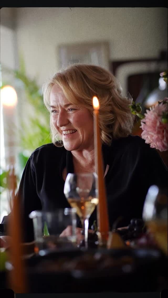 A table full of delicious food, laughter, and a touch of champagne 🥂 Honestly, it’s the best therapy sometimes.

Autumn is here, Easter is around the corner, and there’s nothing better than sharing these moments with the people you love 🍂🐣.

If you’re looking for a little midweek inspiration or starting to plan your Easter menu, think cosy, do-ahead dishes like coq au vin with potato dauphinois - easy to scale up depending on how many you’re feeding, and perfect for relaxed entertaining. (Full recipes are in my book if you want to give them a go 🔗.)

#celebratingchampagne #familydining #autumnrecipes #eastermenu #midweekinspiration