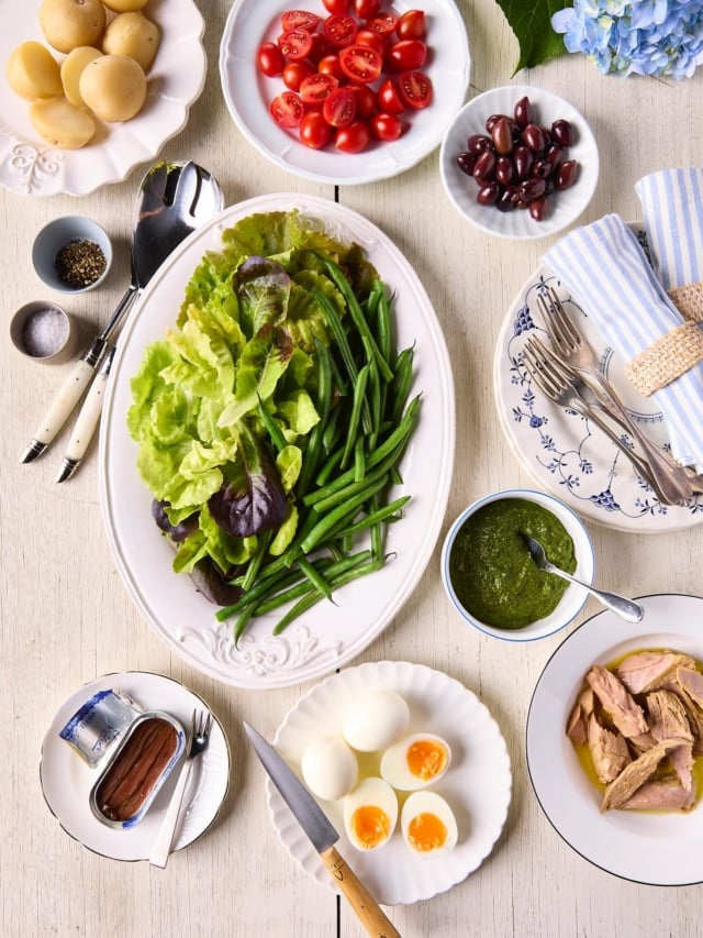 ✨ Fresh, elegant, effortless ✨

On a hot day like today, nothing feels better than a crisp, deconstructed Salade Niçoise — vibrant vegetables, perfectly cooked eggs, tender tuna, and a drizzle of olive oil.

Pair with a chilled glass of champagne, and you have a light, celebratory lunch or an effortless supper. Because some days, keeping it simple is the ultimate sophistication. 🥂

For more seasonal, easy champagne pairings, you’ll find a collection of ideas in my book — link in bio.

photography: @bonniesavage 
food styling: @deborahkaloperfoodstylist 

#celebratingchampagne #saladenicoise #summerentertaining #easymeals #hotday