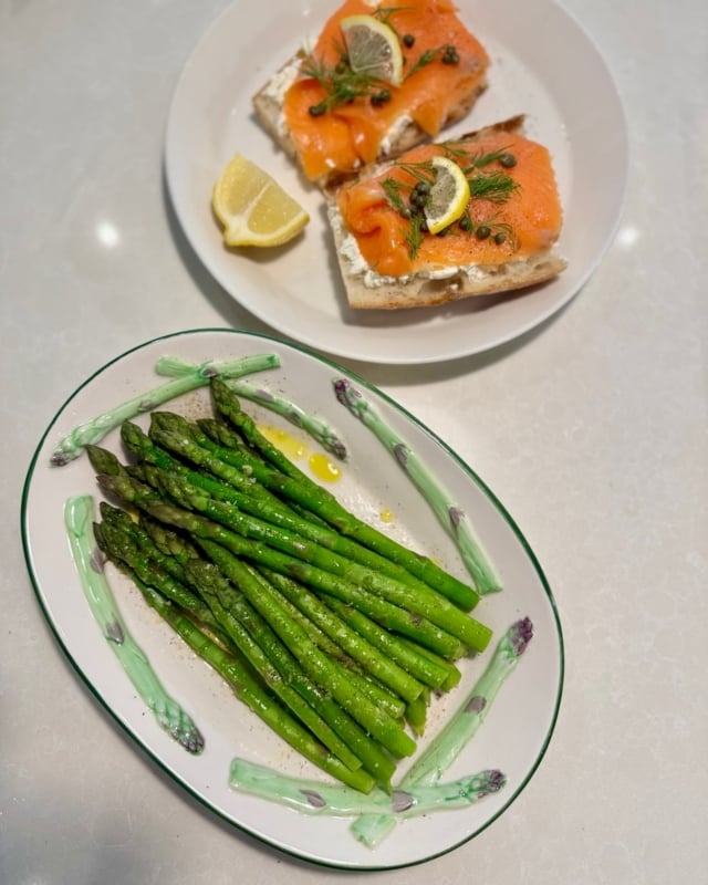Spring, on a plate. 🌿

Two little Swedish smörgåsar (open-faced sandwich) with cream cheese, smoked salmon, dill and capers, spritzed with lemon. Accompanied by freshly steamed asparagus dressed with EVOO, salt and pepper.

Cool, creamy, smoky, green and full of that lovely feeling of the season changing.

This is the kind of food I love most: simple, beautiful, seasonal and made to be enjoyed slowly.

A taste of spring, and a reminder that sometimes the simplest things are the most delicious! 

#seasonaleating #springcooking #simplefood #sallyhillman #celebratingchampagne