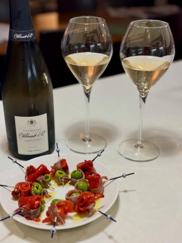 The Gilda
One bite. Big impact.

A Basque apéro ritual built on three things:
green olives, anchovies, and just enough heat to keep things interesting.

Salty. Sharp. A little addictive.
Exactly the kind of bar snack meant to be eaten standing up, champagne in hand.

Born in the bars of San Sebastián, the Gilda proves that salt + acidity is all you really need — especially when there’s champagne involved.

Easy to make at home. Even easier to repeat.

If you’re curious about what to serve with champagne, start here.
Recipe and champagne pairings at the link in bio.

#thegilda #celebratingchampagne #aperotime #basquefood #barsnacks