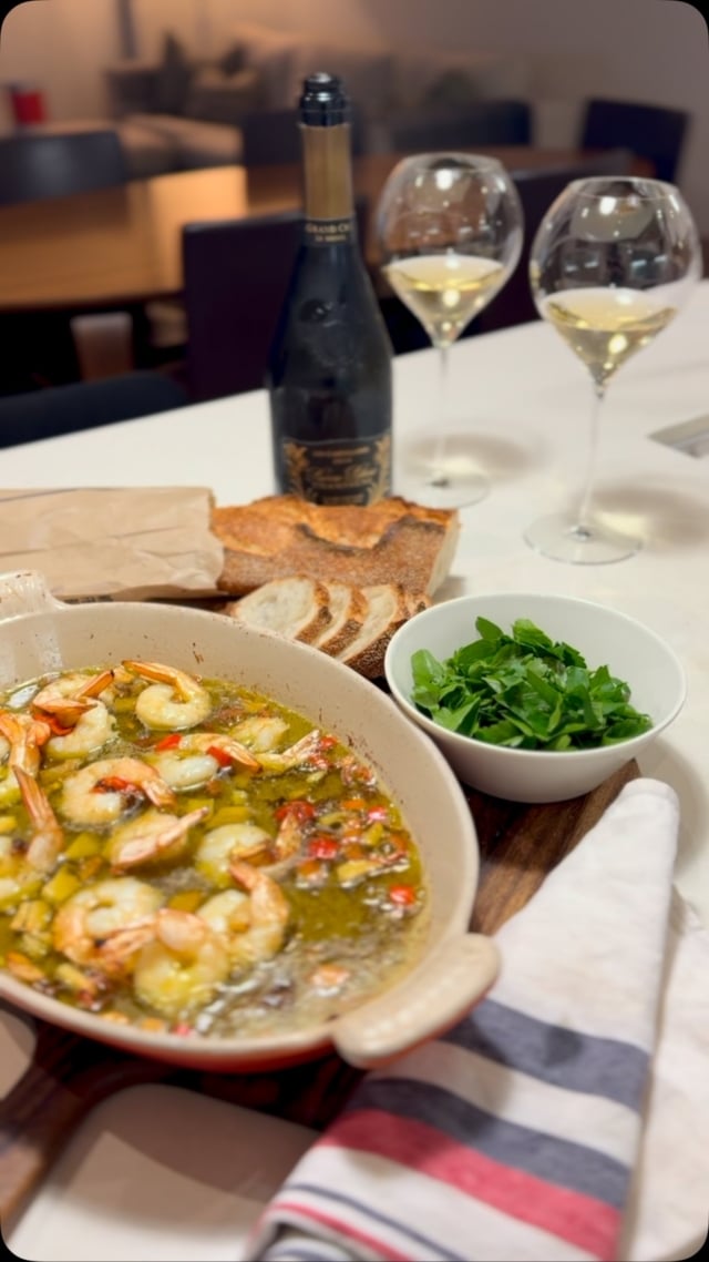 ✨ This long weekend, we’re leaning into the season with cosy winter dishes and deeply delicious grower champagnes. Think slow-braised flavours, rich textures, and bubbles with soul. 🍷🔥

Whether you’re settling in by the fire or sharing something special with friends, we’ve got just the thing to warm you from the inside out.

On the menu:
🍂 Seasonal comfort food
🍾 Small-batch grower champagnes
❄️ Winter-ready vibes

#longweekend #wintermenu #growerchampagne #cosyeats #champagneandchill #celebratingchampagne #sallyhillman