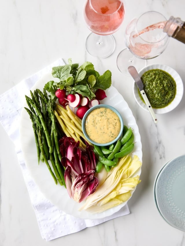 Fresh, vibrant, and utterly French — crudités, meaning “raw things,” originated as palate-cleansing bites in medieval France. 

Paired with crisp, mineral-driven champagne, these simple garden-fresh vegetables elevate any gathering into a refined yet effortlessly chic experience. 

Discover more timeless pairings like this in my new book, Celebrating Champagne: A Wine For All Seasons. 
Link in bio 🔗

#spring #springhassprung #champagnepairing #wineandfoodpairing #celebratingchampagne #sallyhillman