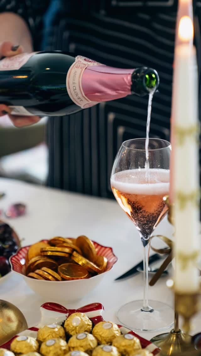 Have you set your Christmas table yet? I love carrying the tree’s colours onto the table, adding petite bowls of seasonal cherries and a few nostalgic sweet treats. 

Gran’s Irish linen tablecloth and napkins always have a place, as a quiet nod to heritage and tradition. 

A glass of champagne makes it complete.🥂

Explore more festive and seasonal hosting ideas in my book ‘Celebrating Champagne: A Wine For All Seasons’. 🔗link in bio

#celebratingchampagne #effortlessentertaining #christmastable