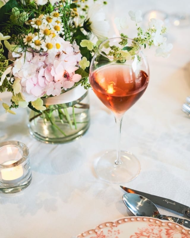 A little Easter inspiration 🌸🐣

It’s a lovely time to start thinking about the details that make Easter entertaining so special. A beautifully set table, soft seasonal florals, and of course a glass of champagne rosé to toast the occasion. 🥂

Simple, elegant touches that create a moment worth gathering for. 

Save this for a little Easter table inspiration.

#easter #eastertabledecor #seasonalproduce #celebratingchampagne #hosting