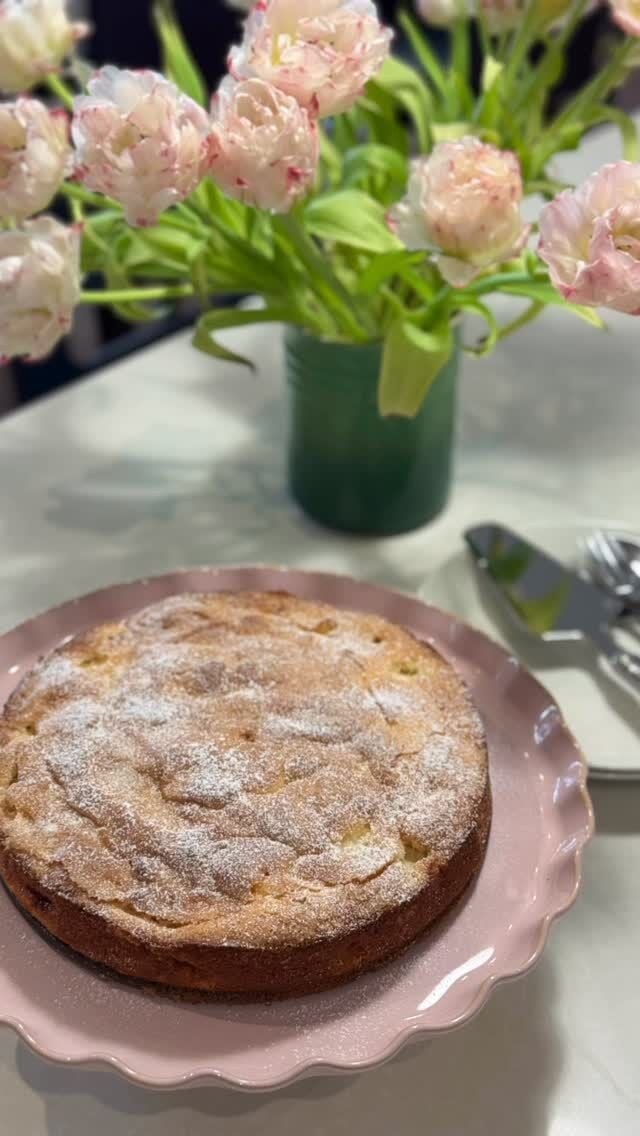 Sunday sweet spot 🍎🍰🥂

A slice of gâteau aux pommes (apple cake) — warm from the oven and full of French charm — paired with a fresh, citrusy Blanc de Blancs champagne that finishes with a savoury hint of toasted almonds.

The simple elegance of French home cooking — and the dreamiest way to enjoy afternoon tea. ✨🇫🇷

Can’t wait to share this recipe, which features in my upcoming book - stay tuned! 📖💫

#frenchbaking #homecooking #sundaybaking #foodiesofinstagram #foodiefinds #bakinginspiration #sallyhillman #celebratingchampagne #champagnebook