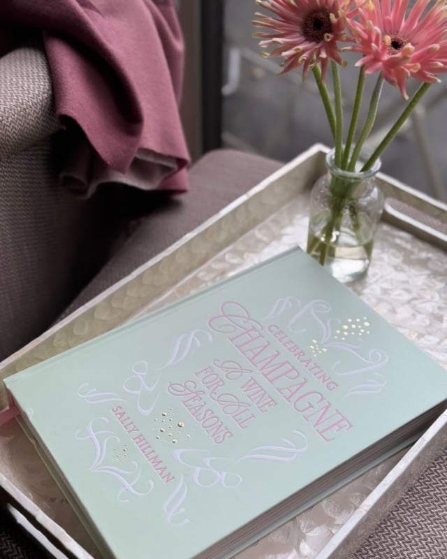 Champagne really does go with everything 😉🥂

#sallyhillman #celebratingchampagne #foodandwine #frenchfood #champagnebook