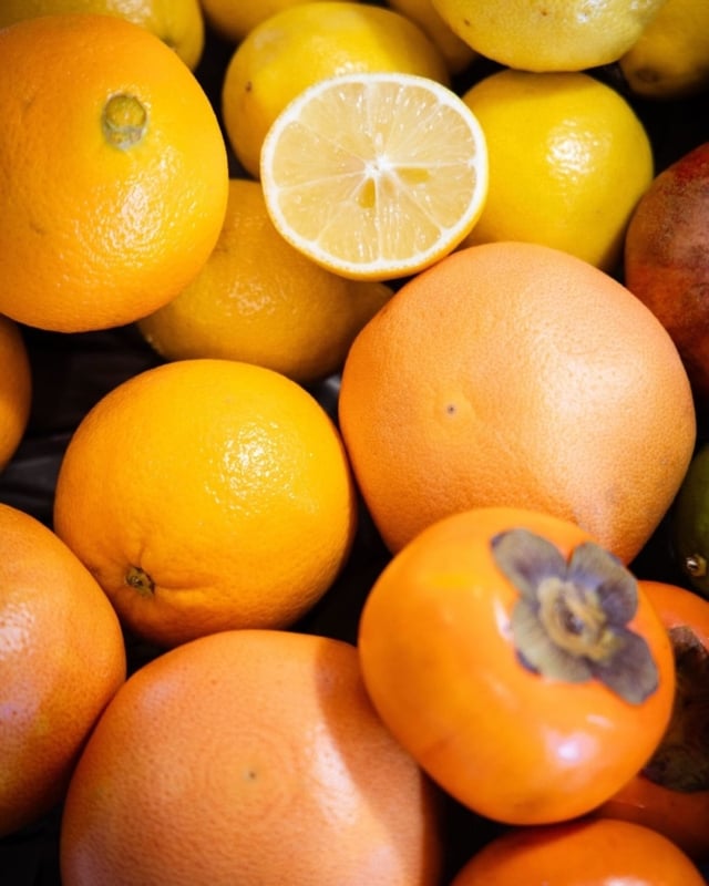 Citrus season is here. 🍊🍋

What’s your first thought: sweet or savoury?

Lemon curd and citrus cakes? Or roast chicken, duck à l’orange and a perfectly balanced vinaigrette?

We’re not taking sides. We’re building a menu. The kind that always deserves a glass of champagne.

#sallyhillman #celebratingchampagne #citrusseason #seasonaleating #winterrecipes