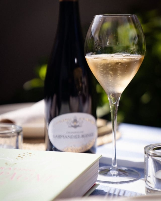 A glass of champagne, a little late afternoon autumn sun, and something to read. Time to myself!

Nothing planned, nothing elaborate. Just a beautiful glass, the season turning, and an unhurried moment to enjoy it.

#celebratingchampagne  #autumn #aperitif #wineandfood #artdevivre