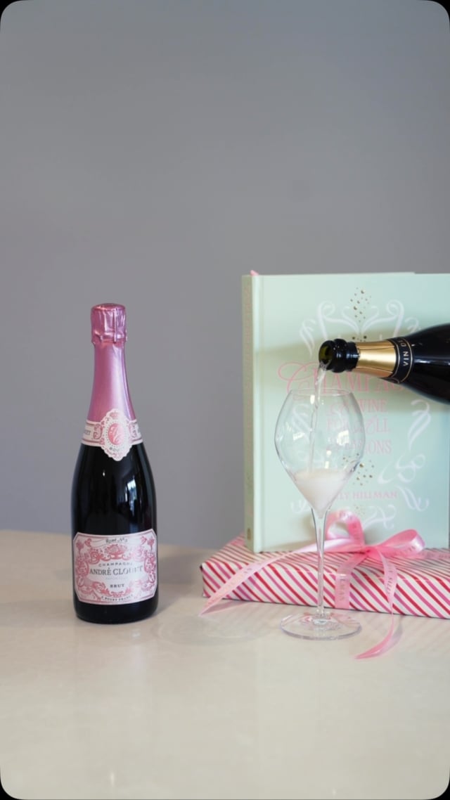 If you’re stuck for a gift idea… may I suggest a little something to read and a little something to pour? 🥂📖

Different books, different bubbles, different personalities.

Because the best gifts are the ones that invite someone to slow down, savour the moment, and enjoy a little luxury. ✨

🔗 in bio

#giftideas #booklover #champagnelover #celebratingchampagne #sallyhillman