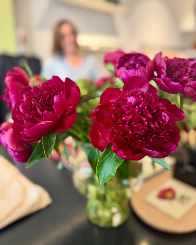 Flowers have a quiet way of capturing the imagination—softly commanding attention without ever asking for it. 🌸✨

Whether it’s a single stem in a bud vase or a full, tumbling arrangement at the centre of the table, flowers create mood, stir memory, and make a lasting impression. They speak in colour, form, and fragrance—saying everything without a word.

Because beauty, when thoughtful and fleeting, always leaves its mark.

#floralmoments #peony #effortlesselegance #tablescapeinspiration #sallyhillman #celebratingchampagne
